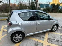 Usado Toyota Aygo Live 68 CV (50 kW) 2012 Gris / plata Utilitario