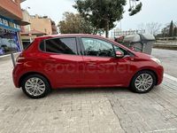 Usado Peugeot 208 Style 100 CV (73 kW) 2017 Granate Utilitario