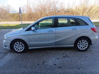 Usado Mercedes B180 116 CV (85 kW) 2012 Gris / plata Monovolumen