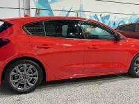 Usado Ford Focus ST-Line 115 CV (84 kW) 2025 Rojo race Berlina