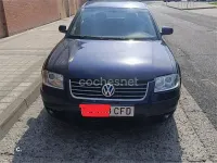 Usado VW Passat Trendline 130 CV (95 kW) 2003 Azul Berlina