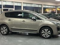 Usado Peugeot 3008 Style 120 CV (88 kW) 2014 Beige Familiar
