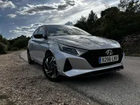 Usado Hyundai i20 101 CV (74 kW) 2021 Gris Familiar