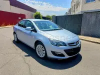 Usado Opel Astra Selective 115 CV (84 kW) 2014 Gris / plata Berlina