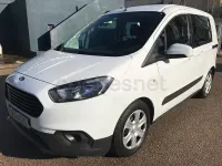 Usado Ford Tourneo Courier Trend 100 CV (73 kW) 2019 Blanco Monovolumen