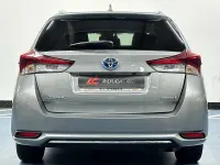 Usado Toyota Auris Hybrid Active 136 CV (100 kW) 2017 Gris / plata Familiar