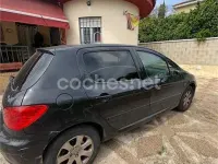 Usado Peugeot 307 90 CV (66 kW) 2005 Negro Berlina