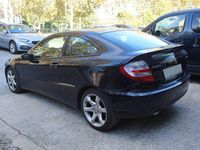 Usado Mercedes C200 Classic 122 CV (89 kW) 2007 Negro Utilitario