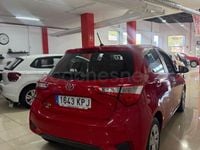 Usado Toyota Yaris Active 70 CV (51 kW) 2018 Rojo Berlina