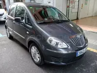 Usado Lancia Musa Gold 95 CV (69 kW) 2012 Gris / plata Monovolumen