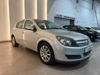 Usado Opel Astra Essentia 90 CV (66 kW) 2004 Gris / plata Berlina