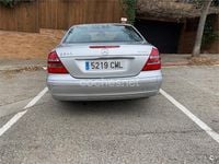 Usado Mercedes E240 Elegance 177 CV (130 kW) 2003 Gris / plata Berlina
