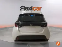 Usado Toyota Yaris Active 116 CV (85 kW) 2025 Blanco Utilitario