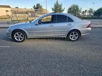 Usado Mercedes C220 Avantgarde 150 CV (110 kW) 2004 Gris / plata Berlina