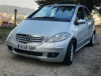 Usado Mercedes A180 Avantgarde 109 CV (80 kW) 2008 Gris / plata Monovolumen