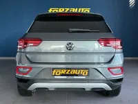 Usado VW T-Roc Life 150 CV (110 kW) 2023 Gris / plata SUV