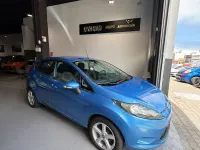Usado Ford Fiesta Titanium 82 CV (60 kW) 2011 Azul Berlina