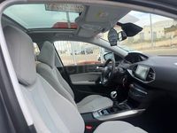 Usado Peugeot 308 Allure 120 CV (88 kW) 2016 Gris / plata Berlina