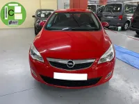 Usado Opel Astra Essentia 101 CV (74 kW) 2010 Rojo Utilitario