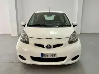 Usado Toyota Aygo Live 68 CV (50 kW) 2011 Blanco Utilitario