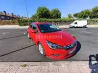 Usado Opel Astra Dynamic 125 CV (91 kW) 2016 Rojo Berlina