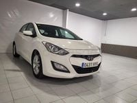 Usado Hyundai i30 110 CV (80 kW) 2014 Blanco Berlina