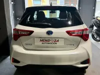 Usado Toyota Yaris Hybrid 100 CV (73 kW) 2018 Blanco Berlina