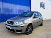 Usado Fiat Punto 70 CV (51 kW) 2005 Gris / plata Utilitario
