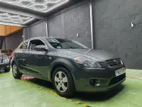 Usado Kia Ceed 90 CV (66 kW) 2010 Gris / plata Utilitario