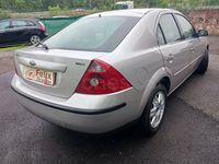 Usado Ford Mondeo Ghia 130 CV (95 kW) 2005 Gris / plata Berlina