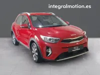Usado Kia Stonic 100 CV (73 kW) 2024 Rojo SUV