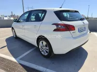 Usado Peugeot 308 Active 130 CV (95 kW) 2021 Blanco Berlina