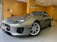 Usado Jaguar F-Type R-Dynamic 300 CV (220 kW) 2022 Gris metalizado Descapotable