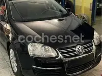 Usado VW Jetta Highline 105 CV (77 kW) 2010 Negro Berlina