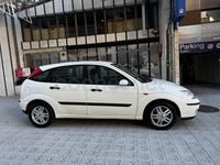 Usado Ford Focus Trend 100 CV (73 kW) 2003 Blanco Berlina