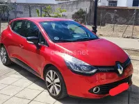 Usado Renault Clio IV 90 CV (66 kW) 2014 Rojo Berlina