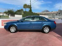 Usado Audi A4 131 CV (96 kW) 2001 Azul Berlina