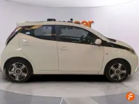 Usado Toyota Aygo X-wave 72 CV (52 kW) 2018 Blanco Utilitario