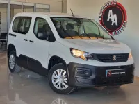 Usado Peugeot Rifter Active 100 CV (73 kW) 2021 Blanco Monovolumen