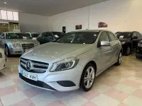 Usado Mercedes A180 Urban 109 CV (80 kW) 2014 Gris / plata Berlina