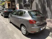 Usado Seat Ibiza Reference 85 CV (62 kW) 2015 Gris / plata Berlina