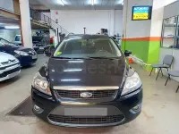 Usado Ford Focus Trend 109 CV (80 kW) 2010 Negro Familiar