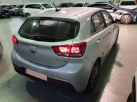 Usado Kia Rio Sport 84 CV (61 kW) 2023 Gris / plata Berlina