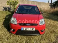 Usado Ford Fiesta Sport 90 CV (66 kW) 2005 Rojo Utilitario