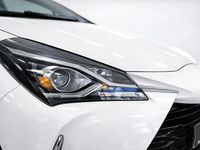 Usado Toyota Yaris Hybrid Active 100 CV (73 kW) 2020 Blanco Berlina