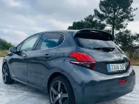 Usado Peugeot 208 Allure 110 CV (80 kW) 2016 Gris / plata Utilitario
