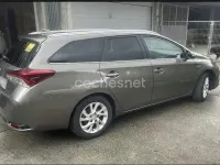 Usado Toyota Auris Hybrid Active 136 CV (100 kW) 2018 Marrón Familiar