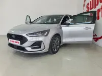 Usado Ford Focus ST-Line 125 CV (91 kW) 2023 Gris / plata Berlina
