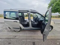 Usado Ford Tourneo Courier Ambiente 75 CV (55 kW) 2015 Beige Monovolumen