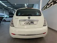 Usado Lancia Ypsilon Silver 69 CV (50 kW) 2011 Blanco Utilitario